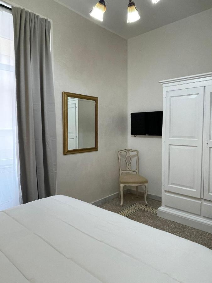 La Casa In Centro Ξενοδοχείο Σαλέρνο Εξωτερικό φωτογραφία